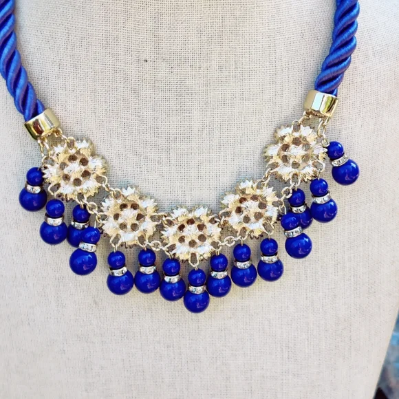 Banana Republic Statement necklace - Picture 10 of 10